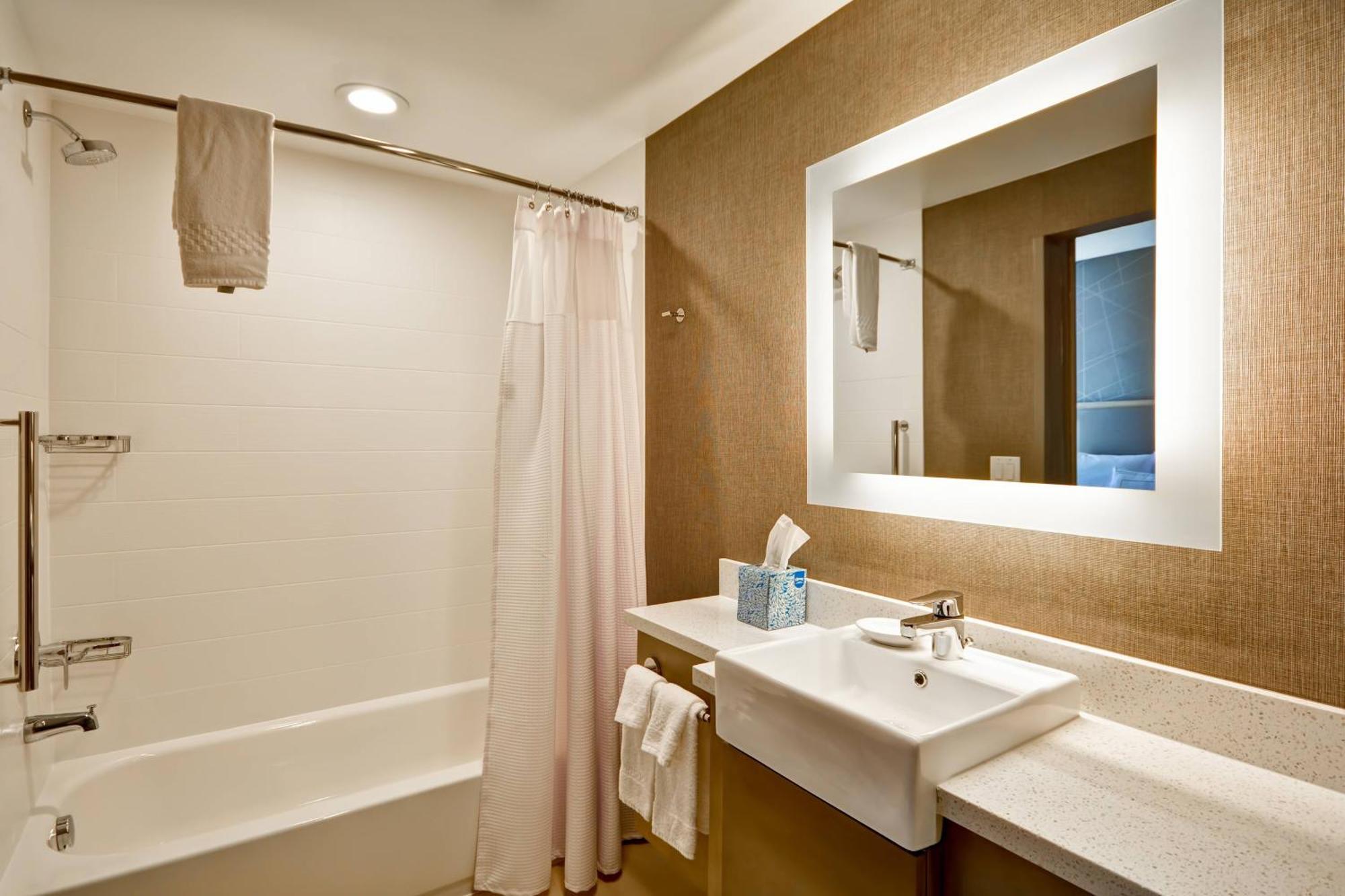 Springhill By Marriott Cincinnati Hotel Blue Ash